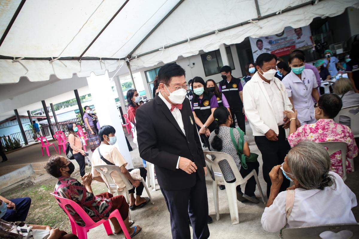 นายก อบจ.ตาก นำวัคซีน Moderna (รอบแรก) ลงพื้นที่ฉีดให้กับประชาชนกลุ่มเปราะบาง ในพื้นที่อำเภอสามเงา จังหวัดตาก