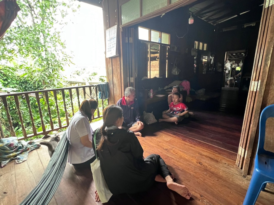 25 ก.ค. 67 จนท.รพ.สต.บ้านสันป่าไร่ ร่วมกับนักกายภาพ และผู้รับผิดชอบงาน Palliative Care รพ.แม่ระมาด ลงพื้นที่เยี่ยมบ้านและติดตามอาการ ผู้ป่วยโรคหลอดเลือดสมอง (Stroke) จำนวน 3 ราย ผู้ป่วยติดเตียง จำนวน 1 ราย ผู้ป่วยโรคมะเร็งตับ จำนวน 1 ราย ผู้ป่วยผ่าตัดหมอน