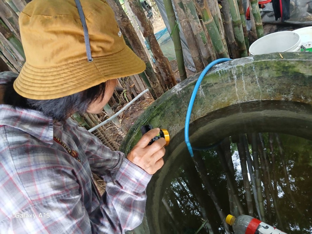 12 ส.ค. 67 จนท.รพ.สต.บ้านสันป่าไร่ร่วมกับผู้นำชุมชนและประชาชน ม.3บ้านป่าไร่เหนือ ร่วมกิจกรรมจิตอาสา แม่ของแผ่นดิน รณรงค์สำรวจและทำลายแหล่งเพาะพันธ์ลูกน้ำยุงลาย เนื่องในวันแม่แห่งชาติ