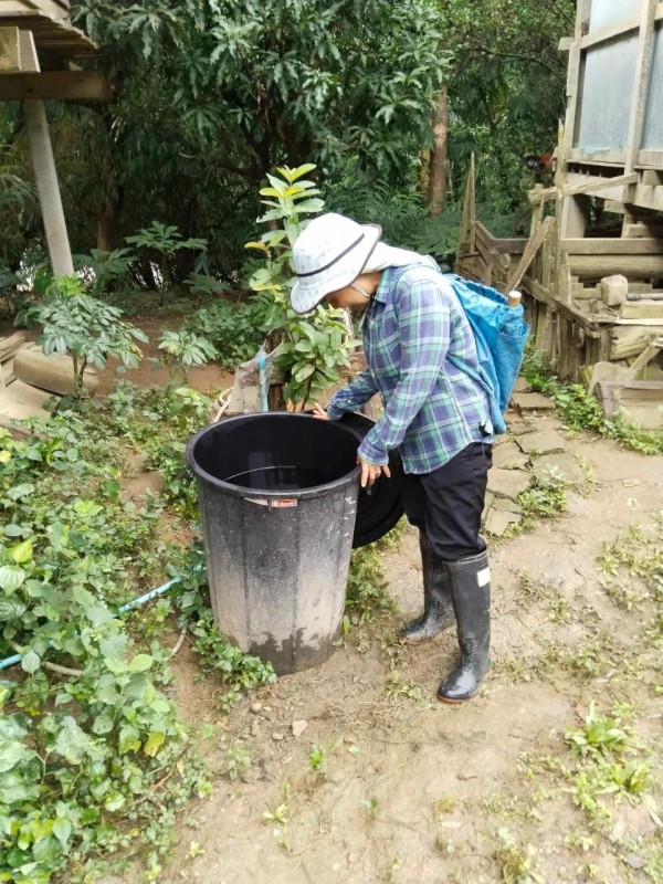 12 ส.ค. 67 จนท.รพ.สต.บ้านสันป่าไร่ร่วมกับผู้นำชุมชนและประชาชน ม.3บ้านป่าไร่เหนือ ร่วมกิจกรรมจิตอาสา แม่ของแผ่นดิน รณรงค์สำรวจและทำลายแหล่งเพาะพันธ์ลูกน้ำยุงลาย เนื่องในวันแม่แห่งชาติ