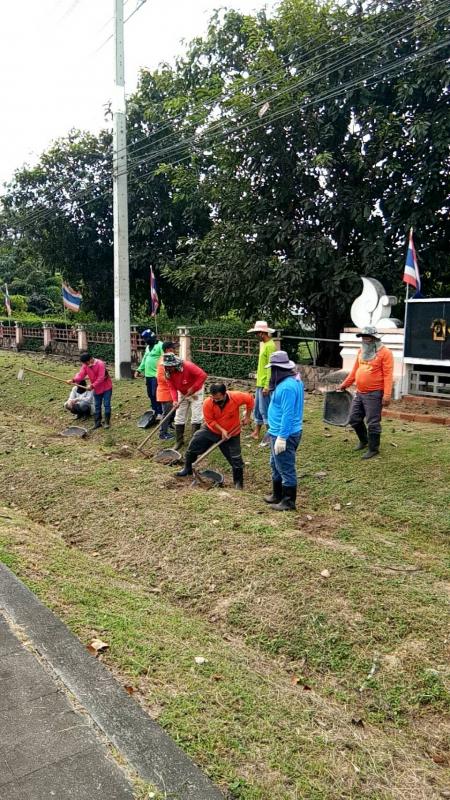 ดำเนินการปรับปรุงภูมิทัศน์พร้อมจัดแต่งสวน บริเวณทางเข้า อบจ.ตาก