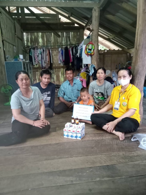 15 ส.ค.67 นางเสาร์แก้ว อ่วมพิทยา เจ้าพนักงานสาธารณสุข รพ.สต.บ้านสันป่าไร่ ร่วมกับเครือข่ายแม่ยุคใหม่ใส่ใจสุขภาพ เยี่ยมหญิงหลังคลอดและหญิงตั้งครรภ์ ม.5 บ้านสันป่าไร่ จำนวน 2 คนและมอบนมจืดแก่เด็กอายุ 0-6 ปี ที่มีน้ำหนักตกเกณฑ์ ม.2 บ้านตีนธาตุ ม.3 บ้านป่าไร่