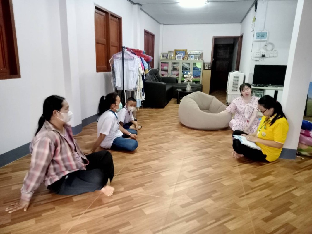 15 ส.ค.67 นางเสาร์แก้ว อ่วมพิทยา เจ้าพนักงานสาธารณสุข รพ.สต.บ้านสันป่าไร่ ร่วมกับเครือข่ายแม่ยุคใหม่ใส่ใจสุขภาพ เยี่ยมหญิงหลังคลอดและหญิงตั้งครรภ์ ม.5 บ้านสันป่าไร่ จำนวน 2 คนและมอบนมจืดแก่เด็กอายุ 0-6 ปี ที่มีน้ำหนักตกเกณฑ์ ม.2 บ้านตีนธาตุ ม.3 บ้านป่าไร่