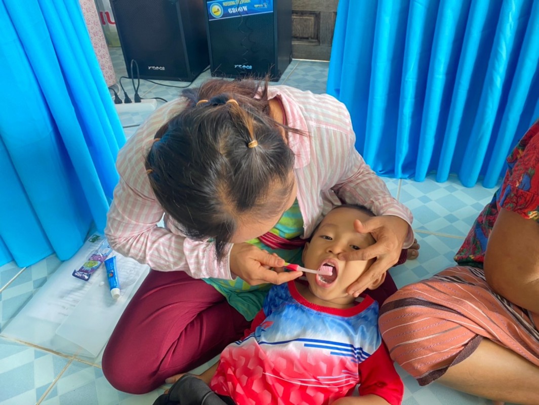 3 ส.ค. 67 นส.พนิดา ตลับทอง จพ.ทันตาภิบาลปฏิบัติการพร้อมด้วยนส.โสภา วรนารถวิชัย ผู้ช่วยทันตกรรม รพ.สต.บ้านสันป่าไร่ เป็นวิทยากรให้ความรู้กิจกรรมทันตสุขภาพที่ศพด.บ้านป่าไร่เหนือและตรวจสุขภาพช่องปากพร้อมทั้งเคลือบฟลูออไรด์จำนวน 32 ราย