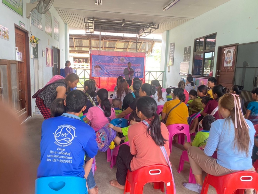 17 ส.ค. 67 นส.พนิดา ตลับทอง จพ.ทันตาภิบาลปฏิบัติการพร้อมด้วยนส.โสภา วรนารถวิชัย ผู้ช่วยทันตกรรม รพ.สต.บ้านสันป่าไร่ เป็นวิทยากรให้ความรู้กิจกรรมทันตสุขภาพที่ศพด.บ้านห้วยสลุงและตรวจสุขภาพช่องปากพร้อมทั้งเคลือบฟลูออไรด์จำนวน 28 ราย