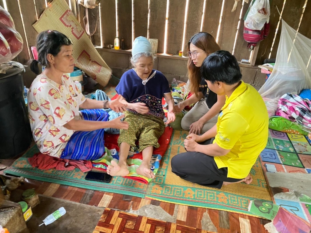 19 ส.ค. 67 นส.พนิดา ตลับทอง จพ.ทันตาภิบาลปฏิบัติการพร้อมด้วยนส.โสภา วรนารถวิชัย ผู้ช่วยทันตกรรม รพ.สต.บ้านสันป่าไร่ ตรวจสุขภาพช่องปากพร้อมทั้งเคลือบฟลูออไรด์ เด็กนักเรียนศศช.บ้านบือละพอและศศช.บ้านพะนิกรี จำนวน 84 รายและเยี่ยมบ้านติดตามดูแลผู้ป่วยติดบ้านที