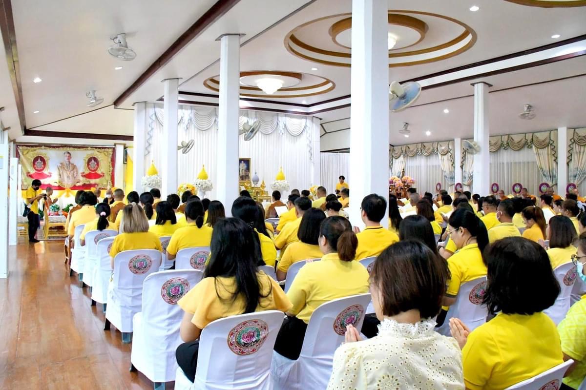  รองปลัดองค์การบริหารส่วนจังหวัดตาก เข้าร่วมพิธีเจริญพระพุทธมนต์เฉลิมพระเกียรติถวายพระพรชัยมงคลแด่พระบาทสมเด็จพระเจ้าอยู่หัว