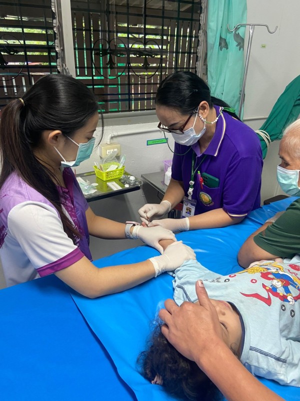 11 ก.ย.67 รพ.สต.บ้านสันป่าไร่ ให้บริการฉีดวัคซีนเด็ก อายุ 2 เดือน ถึง 4 ปี จำนวน 37 ราย และตรวจสุขภาพช่องปาก,ให้ความรู้ผู้ปกครองเรื่องการดูแลสุขภาพช่องปาก,เจาะเลือดตรวจ hct ,จ่ายยา para syr และ ferruos syr และยืนยันตัวตน(Authen)