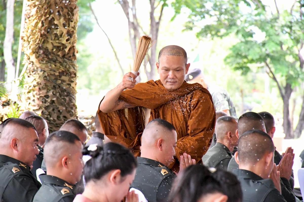 รองปลัดองค์การบริหารส่วนจังหวัดตาก ร่วมพิธีทำบุญ เนื่องในวันสถาปนาหน่วย ครบรอบปีที่ 13 กองพันทหารราบที่ 2 กรมทหารราบที่ 14