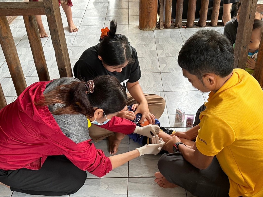 12 ก.ย.67 รพ.สต.บ้านสันป่าไร่ ออกหน่วยฉีดวัคซีนเด็กอายุ 2 เดือน ถึง 4 ปี จำนวน 11 ราย มีบริการเจาะเลือดตรวจ hct , จ่ายยา para syr , ferrous syr และ ยืนยันตัวตน(Authen)