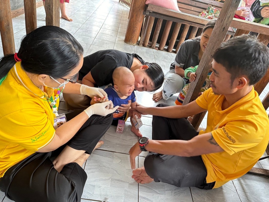 12 ก.ย.67 รพ.สต.บ้านสันป่าไร่ ออกหน่วยฉีดวัคซีนเด็กอายุ 2 เดือน ถึง 4 ปี จำนวน 11 ราย มีบริการเจาะเลือดตรวจ hct , จ่ายยา para syr , ferrous syr และ ยืนยันตัวตน(Authen)