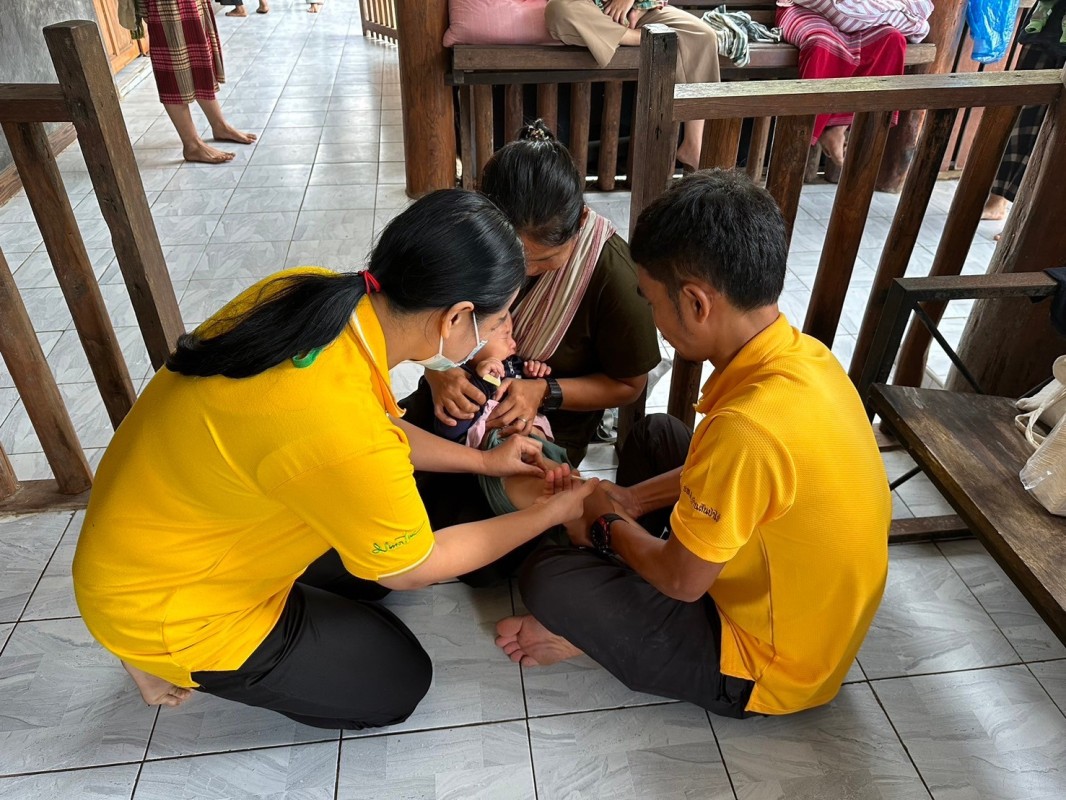 12 ก.ย.67 รพ.สต.บ้านสันป่าไร่ ออกหน่วยฉีดวัคซีนเด็กอายุ 2 เดือน ถึง 4 ปี จำนวน 11 ราย มีบริการเจาะเลือดตรวจ hct , จ่ายยา para syr , ferrous syr และ ยืนยันตัวตน(Authen)