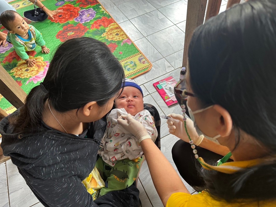 12 ก.ย.67 รพ.สต.บ้านสันป่าไร่ ออกหน่วยฉีดวัคซีนเด็กอายุ 2 เดือน ถึง 4 ปี จำนวน 11 ราย มีบริการเจาะเลือดตรวจ hct , จ่ายยา para syr , ferrous syr และ ยืนยันตัวตน(Authen)