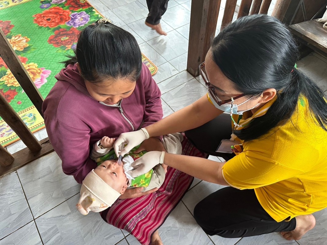 12 ก.ย.67 รพ.สต.บ้านสันป่าไร่ ออกหน่วยฉีดวัคซีนเด็กอายุ 2 เดือน ถึง 4 ปี จำนวน 11 ราย มีบริการเจาะเลือดตรวจ hct , จ่ายยา para syr , ferrous syr และ ยืนยันตัวตน(Authen)