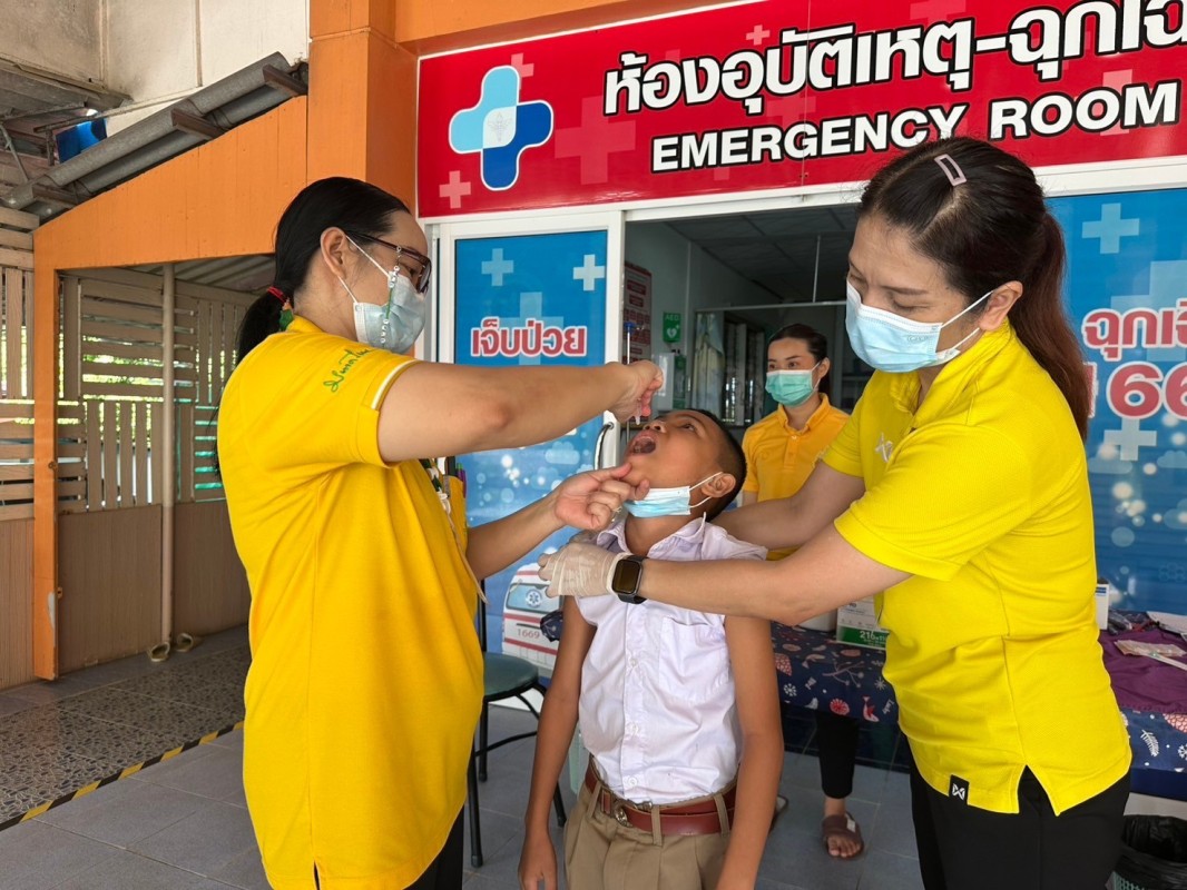 19 ก.ย.67 รพ.สต.บ้านสันป่าไร่ ฉีดวัคซีนนักเรียน ครั้งที่ 1 ให้แก่นักเรียนชั้น ป.1 และ ป.2 ที่ไม่มีประวัติการได้รับวัคซีน จำนวน 39 ราย และนัดฉีดครั้งต่อไป อีก 3 ครั้ง เด็ก ๆ เก่งมาก ๆ น่ารักทุกคนเลย (หมอแจกขนมปลอบใจให้คนละ 2 ชิ้น สำหรับ 2 เข็มนี้)