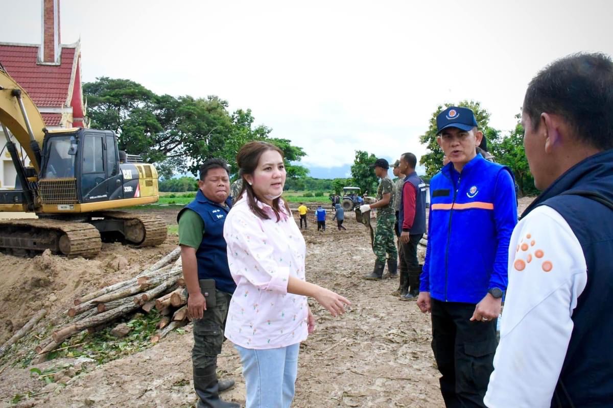 รองนายกองค์การบริหารส่วนจังหวัดตาก ลงพื้นที่สำรวจบริเวณตลิ่งริมแม่น้ำวัง ในเขตพื้นที่อำเภอสามเงา จังหวัดตาก