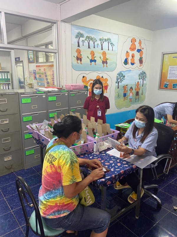 24 ก.ย.67 รพ.สต.บ้านสันป่าไร่ จ่ายยาผู้ป่วยโรคความดันโลหิตสูง กลุ่ม 3 จำนวน 48 ราย พร้อมทบทวนความเข้าใจเรื่องการทานยาและนับจำนวนยา ก่อนผู้ป่วยกลับบ้าน