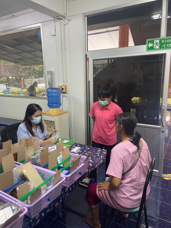 24 ก.ย.67 รพ.สต.บ้านสันป่าไร่ จ่ายยาผู้ป่วยโรคความดันโลหิตสูง กลุ่ม 3 จำนวน 48 ราย พร้อมทบทวนความเข้าใจเรื่องการทานยาและนับจำนวนยา ก่อนผู้ป่วยกลับบ้าน