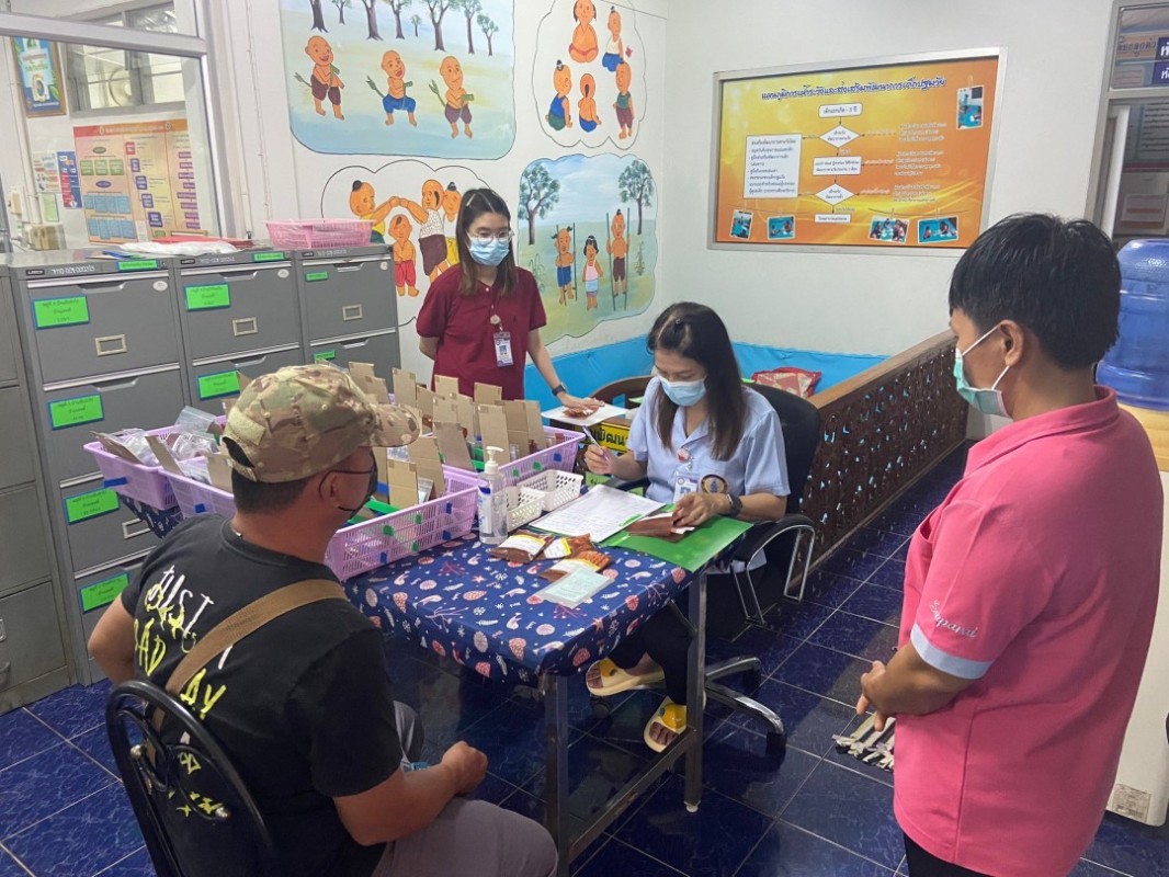 24 ก.ย.67 รพ.สต.บ้านสันป่าไร่ จ่ายยาผู้ป่วยโรคความดันโลหิตสูง กลุ่ม 3 จำนวน 48 ราย พร้อมทบทวนความเข้าใจเรื่องการทานยาและนับจำนวนยา ก่อนผู้ป่วยกลับบ้าน