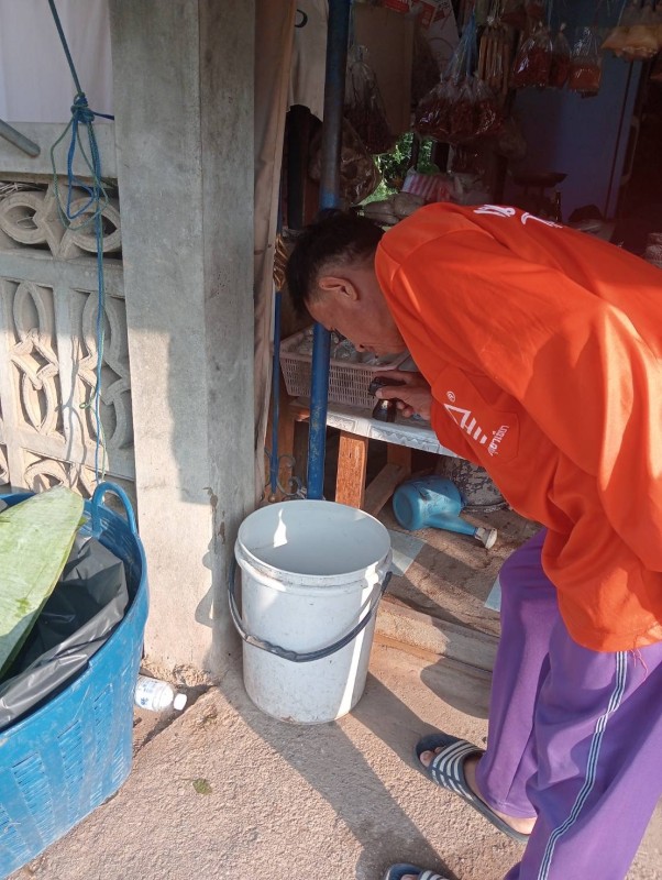 9 ต.ค.67 อาสาสมัครสาธารณสุข หมู่ที่ 2 บ้านตีนธาตุ หมู่ที่ 3 บ้านป่าไร่เหนือและหมู่ที่ 5 บ้านสันป่าไร่ รณรงค์สำรวจและทำลายแหล่งเพาะพันธ์ลูกน้ำยุงลาย รอบแรกเดือนตุลาคม 67