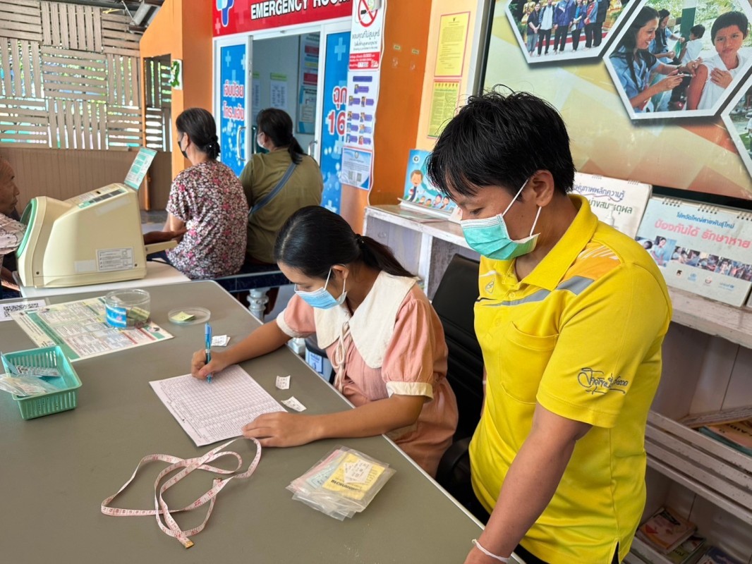 15 ต.ค.67 รพ.สต.บ้านสันป่าไร่ เจาะเลือด(screening lab)ผู้ป่วย NCD กลุ่ม 1 โรคเบาหวาน จำนวน 23 ราย พร้อมทั้งตรวจปัสสาวะ , ตรวจคลื่นไฟฟ้าหัวใจ(EKG) , ตรวจเท้า , วัดรอบเอว , ยืนยันตัวตน(Authen)