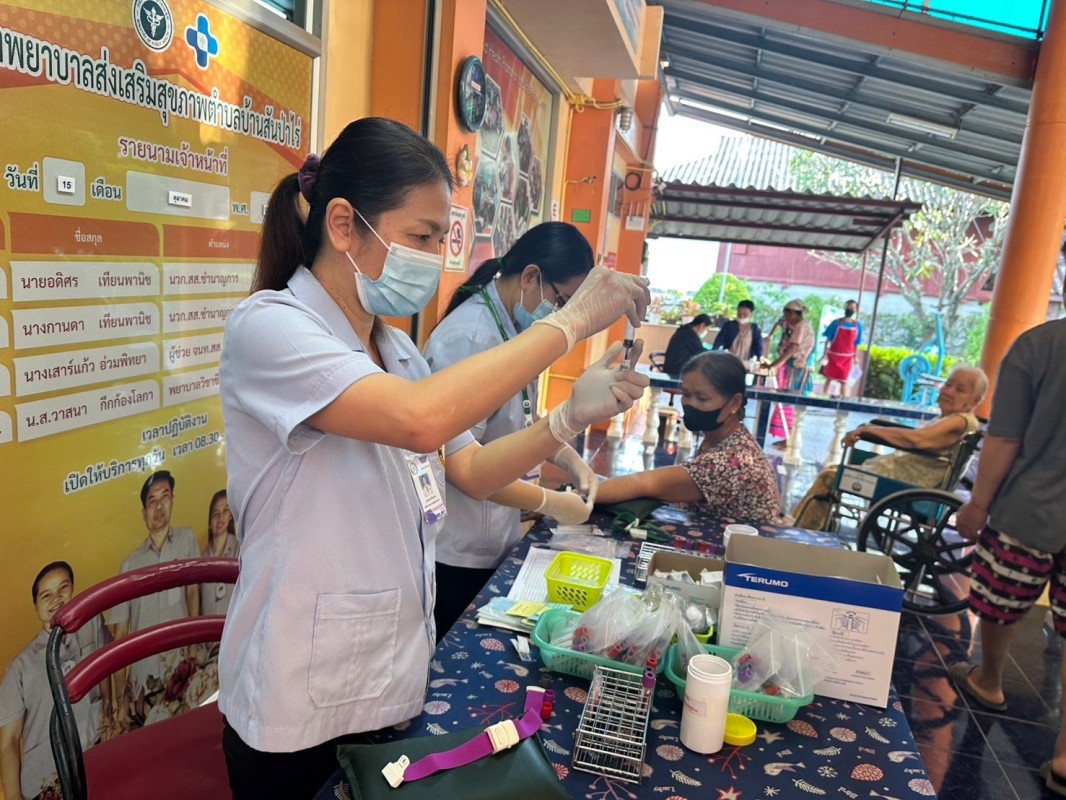 15 ต.ค.67 รพ.สต.บ้านสันป่าไร่ เจาะเลือด(screening lab)ผู้ป่วย NCD กลุ่ม 1 โรคเบาหวาน จำนวน 23 ราย พร้อมทั้งตรวจปัสสาวะ , ตรวจคลื่นไฟฟ้าหัวใจ(EKG) , ตรวจเท้า , วัดรอบเอว , ยืนยันตัวตน(Authen)