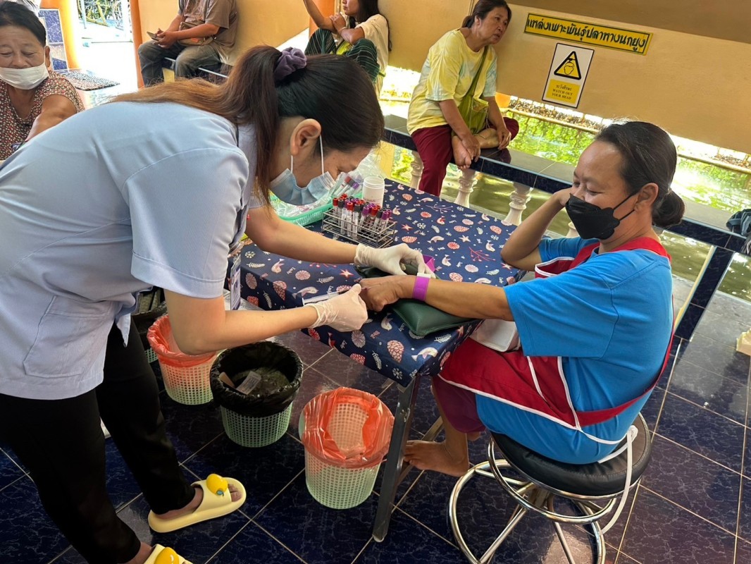 15 ต.ค.67 รพ.สต.บ้านสันป่าไร่ เจาะเลือด(screening lab)ผู้ป่วย NCD กลุ่ม 1 โรคเบาหวาน จำนวน 23 ราย พร้อมทั้งตรวจปัสสาวะ , ตรวจคลื่นไฟฟ้าหัวใจ(EKG) , ตรวจเท้า , วัดรอบเอว , ยืนยันตัวตน(Authen)