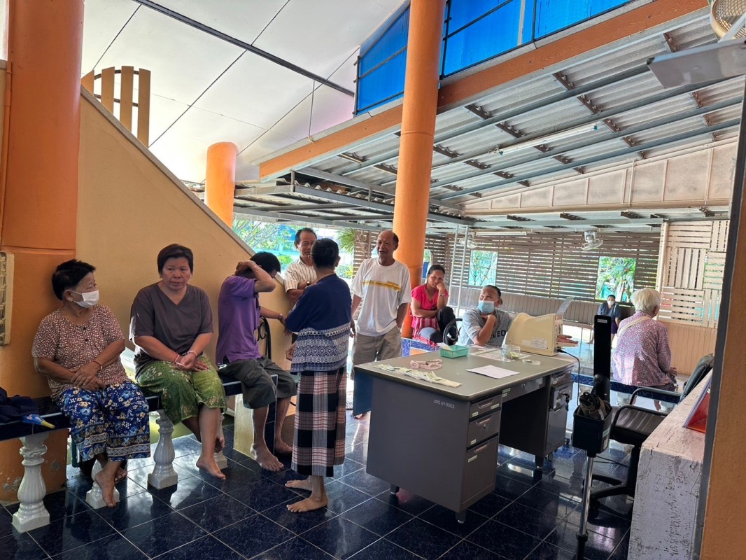 15 ต.ค.67 รพ.สต.บ้านสันป่าไร่ เจาะเลือด(screening lab)ผู้ป่วย NCD กลุ่ม 1 โรคเบาหวาน จำนวน 23 ราย พร้อมทั้งตรวจปัสสาวะ , ตรวจคลื่นไฟฟ้าหัวใจ(EKG) , ตรวจเท้า , วัดรอบเอว , ยืนยันตัวตน(Authen)