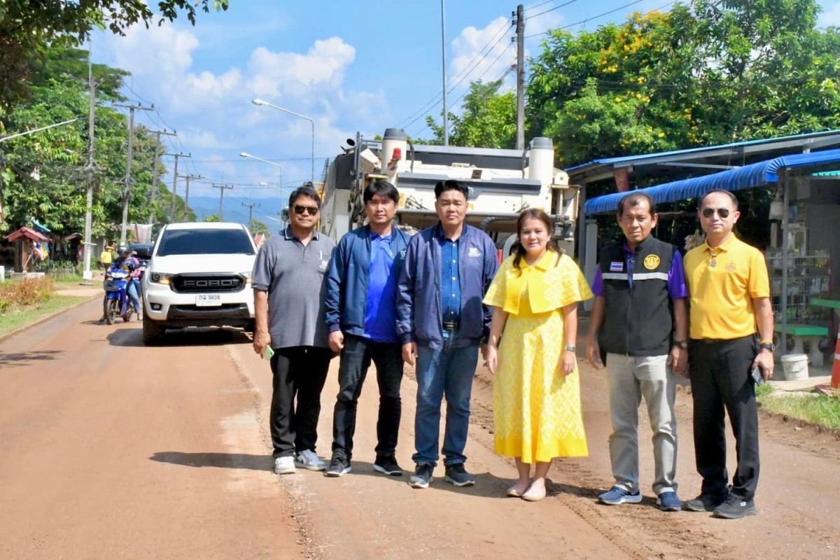 รองนายกองค์การบริหารส่วนจังหวัดตาก ลงพื้นที่ ตรวจการทำงานของเครื่องจักรกลหนักในเขตตำบลแม่จะเรา 