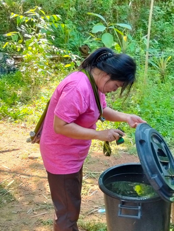 18 ตค. 67 จนท.รพ.สต.บ้านสันป่าไร่ร่วมกับอาสาสมัครสาธารณสุขหมู่ที่ 2 บ้านตีนธาตุ, หมู่ที่3 บ้านป่าไร่เหนือและหมู่ที่ 5 บ้านสันป่าไร่ รณรงค์สำรวจและทำลายแหล่งเพาะพันธ์ลูกน้ำยุงลาย รอบที่ 2 เดือนตุลาคม 67