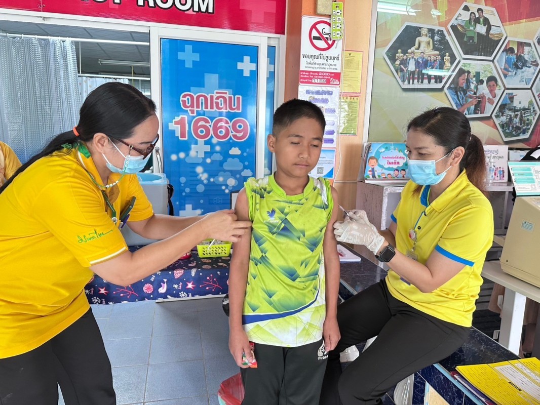 7 พ.ย.67 รพ.สต.บ้านสันป่าไร่ ฉีดวัคซีนนักเรียน ครั้งที่ 2 ให้แก่นักเรียนชั้น ป.1 , ป.2 และ ป.6 ทั้งหมด 5 โรงเรียน รวม 82 คน และนัดฉีดครั้งต่อไป อีก 2 ครั้ง