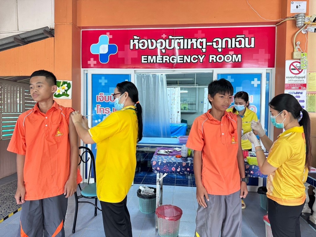 7 พ.ย.67 รพ.สต.บ้านสันป่าไร่ ฉีดวัคซีนนักเรียน ครั้งที่ 2 ให้แก่นักเรียนชั้น ป.1 , ป.2 และ ป.6 ทั้งหมด 5 โรงเรียน รวม 82 คน และนัดฉีดครั้งต่อไป อีก 2 ครั้ง