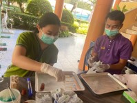 22 พ.ย. 67 นายอดิศร เทียนพานิช ผอ.รพ.สต.บ้านสันป่าไร่ ร่วมกับนายกันตพงศ์ ฉลากมงคล ผู้ช่วยเจ้าหน้าที่สาธารณสุขและน.ส.วาสนา กึกก้องโลกา พยาบาลวิชาชีพปฎิบัติการ ตรวจอุจจาระเพื่อค้นหาไข่พยาธิในโครงการตรวจหาหนอนพยาธิในเด็กนักเรียนโรงเรียนพระราชดำริโรงเรียนบ้าน