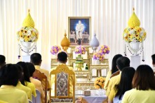 หัวหน้าส่วนราชการในสังกัด อบจ.ตาก เข้าร่วมพิธีเจริญพระพุทธมนต์ เฉลิมพระเกียรติถวายพระพระชัยมงคลแด่พระบาทสมเด็จพระเจ้าอยู่หัว 