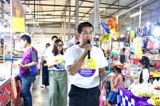 ฝ่ายประชาสัมพันธ์ อบจ.ตาก ลุยตลาดนาโบสถ์!!!
