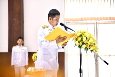 อบจ.ตาก เข้าร่วมพิธีทำบุญตักบาตร และพิธีวางพานพุ่มวันพ่อแห่งชาติ 5 ธันวาคม