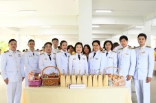 อบจ.ตาก เข้าร่วมพิธีทำบุญตักบาตร และพิธีวางพานพุ่มวันพ่อแห่งชาติ 5 ธันวาคม