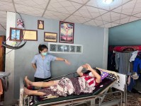 วันที่ 28 พ.ย. 2567 เจ้าหน้าที่ รพ.สต.บ้านสันป่าไร่ ร่วมกับนักกายภาพ รพ.แม่ระมาด เยี่ยมบ้านและติดตามการรักษา ผู้ป่วยกระดูกหักจากอุบัติเหตุ, ผู้ป่วยติดเตียง และผู้ป่วยโรคมะเร็ง