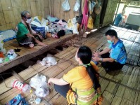 13/12/67 นางเสาร์แก้ว อ่วมพิทยา เจ้าพนักงานสาธารณสุขชุมชน รพ.สต.บ้านสันป่าไร่ ร่วมกับเจ้าหน้าที่ รพ.แม่ระมาด เยี่ยมบ้านผู้ป่วยวัณโรค