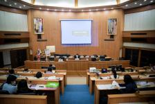 นายก อบจ.ตาก และ ผอ.อุทยานธรณีไม้กลายเป็นหินตาก นำเสนอข้อมูลกับคณะวิจัย เพื่อยกระดับการจัดการท่องเที่ยว