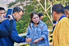 นายกอบจ.ตาก ลงพื้นที่ตรวจสภาพพื้นผิวสะพาน คอนกรีตเสริมเหล็กข้ามลำห้วยแม่ตื่น ต.แม่ตื่น อ.แม่ระมาด จ.ตาก