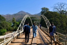 นายกอบจ.ตาก ลงพื้นที่ตรวจสภาพพื้นผิวสะพาน คอนกรีตเสริมเหล็กข้ามลำห้วยแม่ตื่น ต.แม่ตื่น อ.แม่ระมาด จ.ตาก