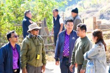 นายกอบจ.ตาก ลงพื้นที่ตรวจสภาพพื้นผิวสะพาน คอนกรีตเสริมเหล็กข้ามลำห้วยแม่ตื่น ต.แม่ตื่น อ.แม่ระมาด จ.ตาก