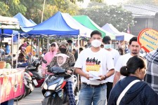 ฝ่ายประชาสัมพันธ์ อบจ.ตาก ตะลุยตลาดเช้าเมืองตาก อ.เมือง จ.ตาก 