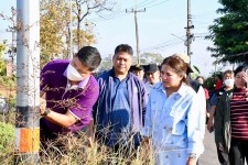 นายก อบจ.ตาก ลงพื้นที่สำรวจไฟฟ้า ในพื้นที่ ต.ท่าสายลวด อ.แม่สอด จ.ตาก