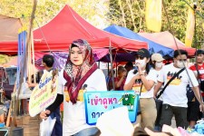 ฝ่ายประชาสัมพันธ์ อบจ.ตาก เดินลุยตลาดนัดวังประจบ อ.เมือง จ.ตาก