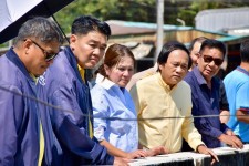 นายก อบจ.ตาก ลงพื้นที่สำรวจบริเวณชุมชนจ๊อกจอ อ.แม่สอด จ.ตาก