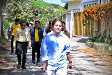 นายก อบจ.ตาก ลงพื้นที่สำรวจบริเวณชุมชนจ๊อกจอ อ.แม่สอด จ.ตาก