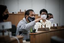 นายก อบจ.ตาก และ ผอ.อุทยานธรณีไม้กลายเป็นหินตาก นำเสนอข้อมูลกับคณะวิจัย เพื่อยกระดับการจัดการท่องเที่ยว