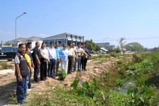 นายก อบจ.ตาก ลงพื้นที่สำรวจบริเวณคลองสาธารณะหน้ามัสยิดมูจาฮีริน ชุมชนอิสลาม) อ.แม่สอด จ.ตาก